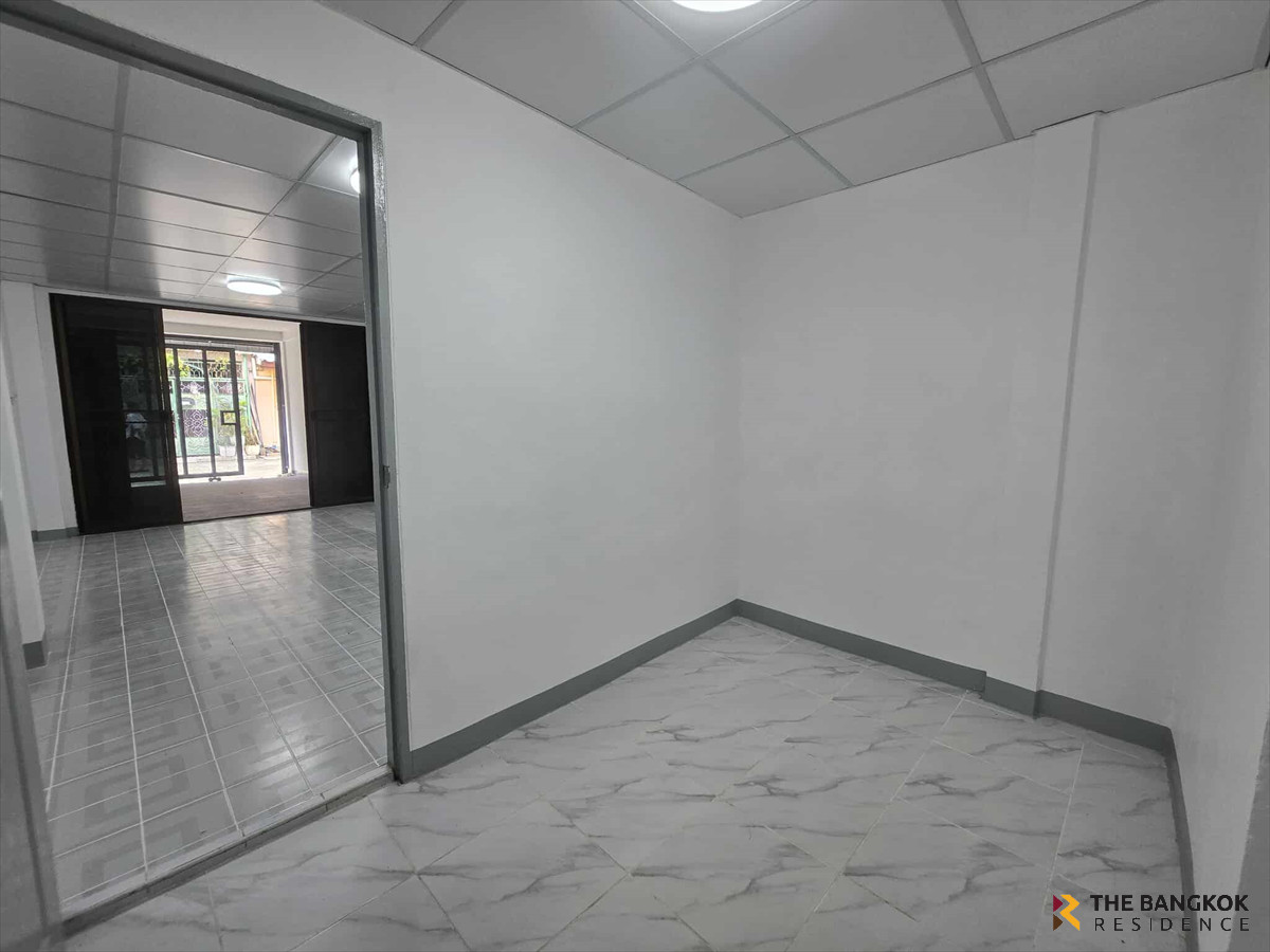 ขายทาวน์โฮมรัชดา ห้วยขวาง : 🌠 บ้านรีโนเวท ใกล้ MRT ห้วยขวาง ทำเลศักยภาพ ที่มีดีมานด์สูง