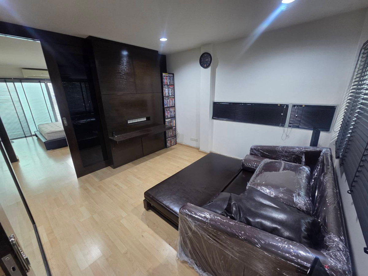 ให้เช่าบ้านพัฒนาการ ศรีนครินทร์ : For rent Modern Townhome Noble Cube พัฒนาการ เพียง 15 นาที ถึง ทองหล่อ