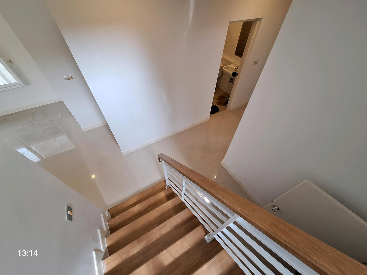 ขายบ้านนวมินทร์ รามอินทรา : ขายถูก บ้านเดี่ยววัชรพล 63.8 ตร.ว.  หลังมุม เดอะเซนโทร วัชรพล ติดถนนสุขาภิบาล 5 