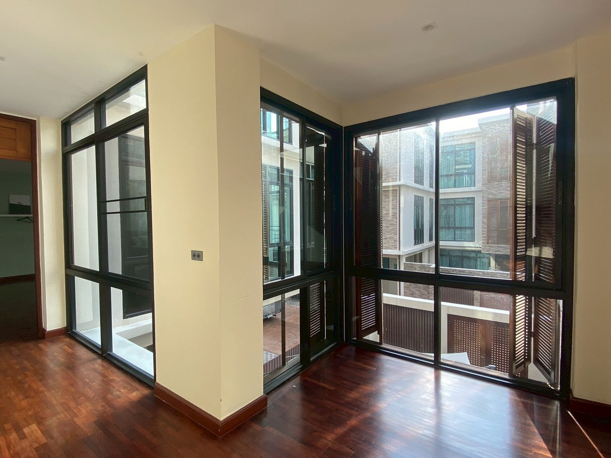 For RentHouseSukhumvit, Asoke, Thonglor : ✨For rent: Beautiful house in Phrom Phong area, 4 bedrooms, 450 sq.m., fully furnished, with private swimming pool and private garden. Conveniently located near BTS Phrom Phong. Ready to move in