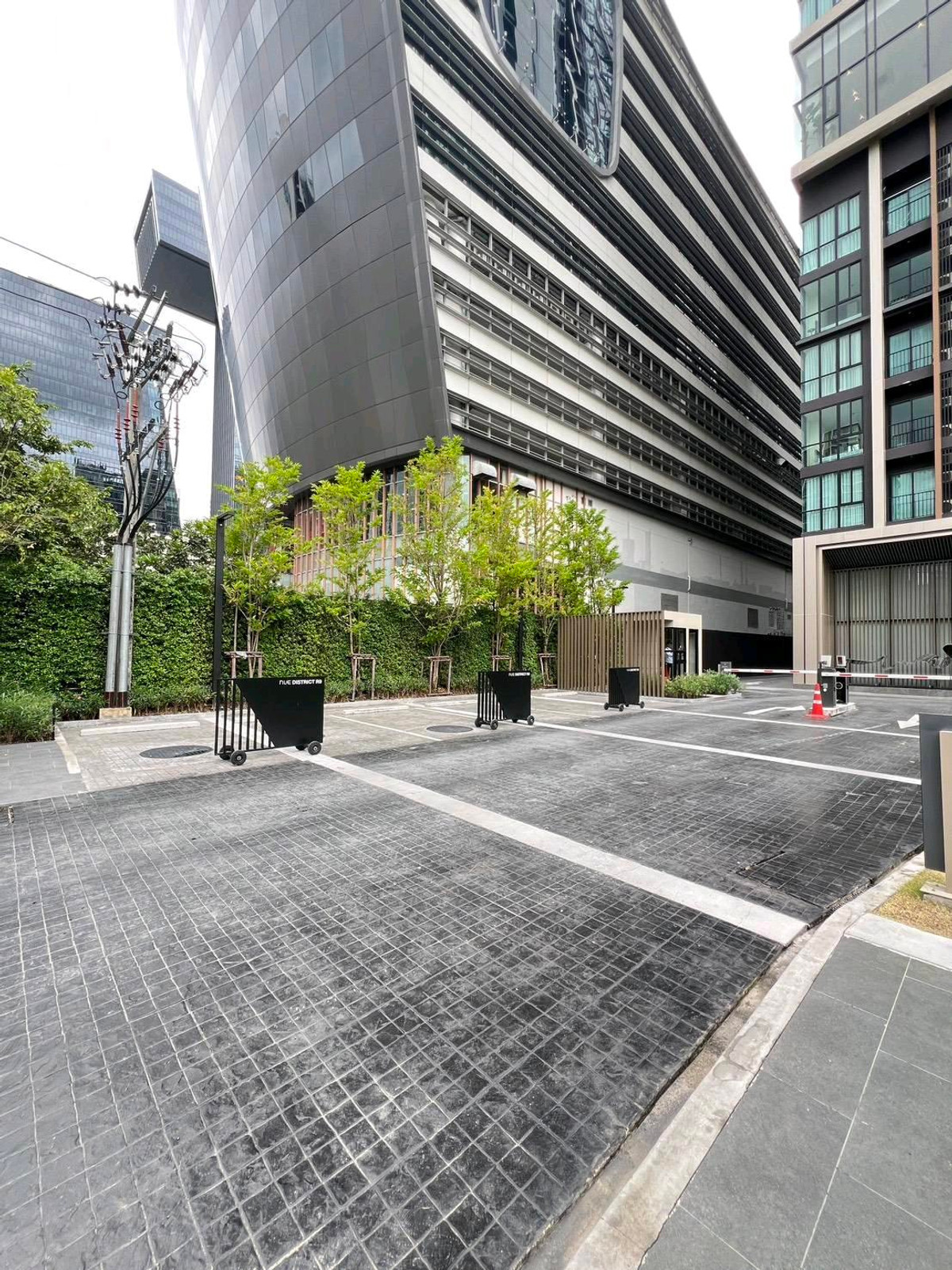 ขายดาวน์คอนโดพระราม 9 เพชรบุรีตัดใหม่ RCA : ขาดทุนกว่าแสน ขายดาวน์โนเบิล นิว ดิสทริค R9 ชั้น24 พระราม9 ติดรถไฟฟ้าและห้างCentral