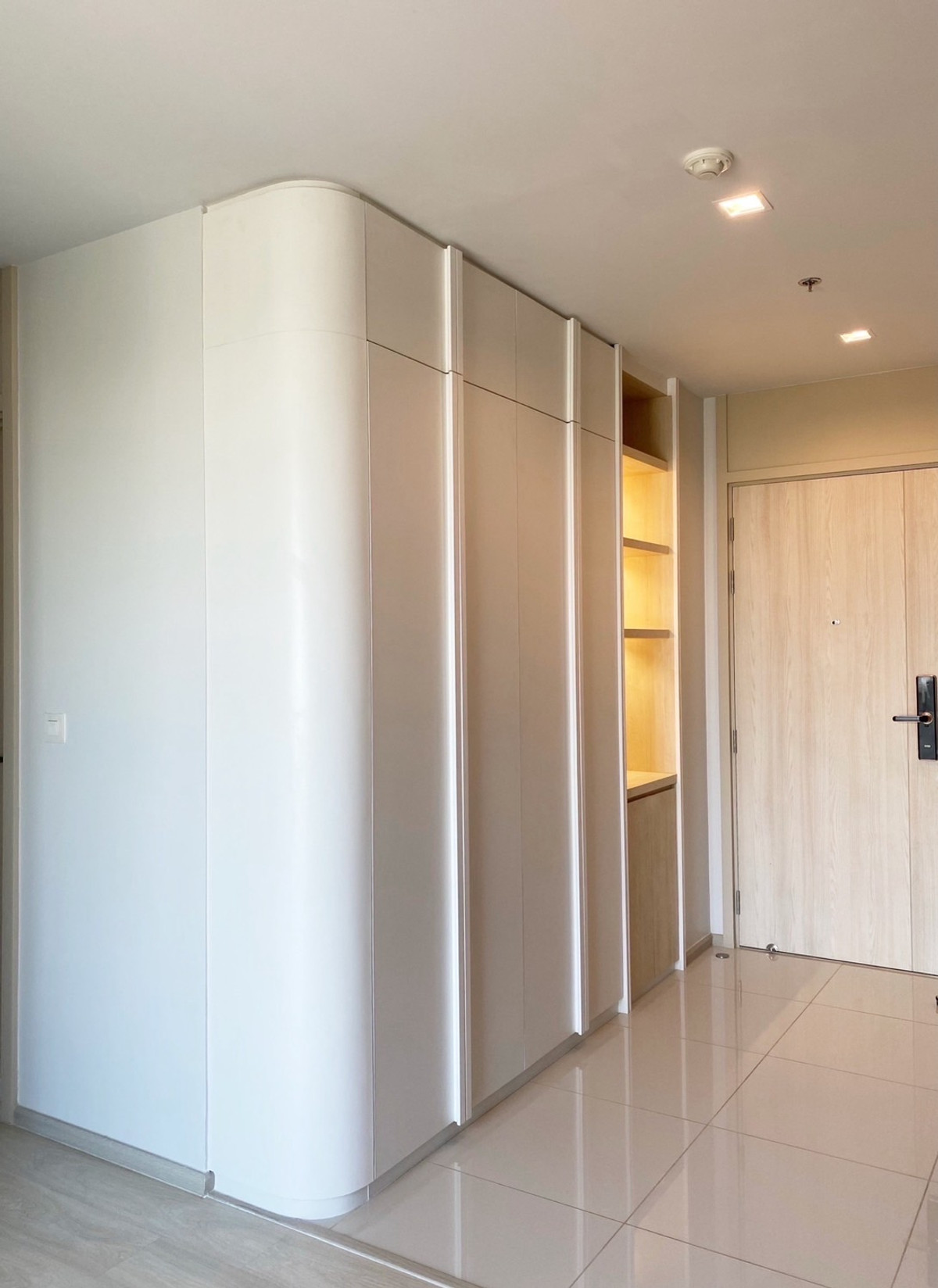 For SaleCondoWitthayu, Chidlom, Langsuan, Ploenchit : FOR SELL - Life One Wireless, corner room, 2 bedrooms, with furniture as shown in the picture, good location, Wireless Road, beautiful project.