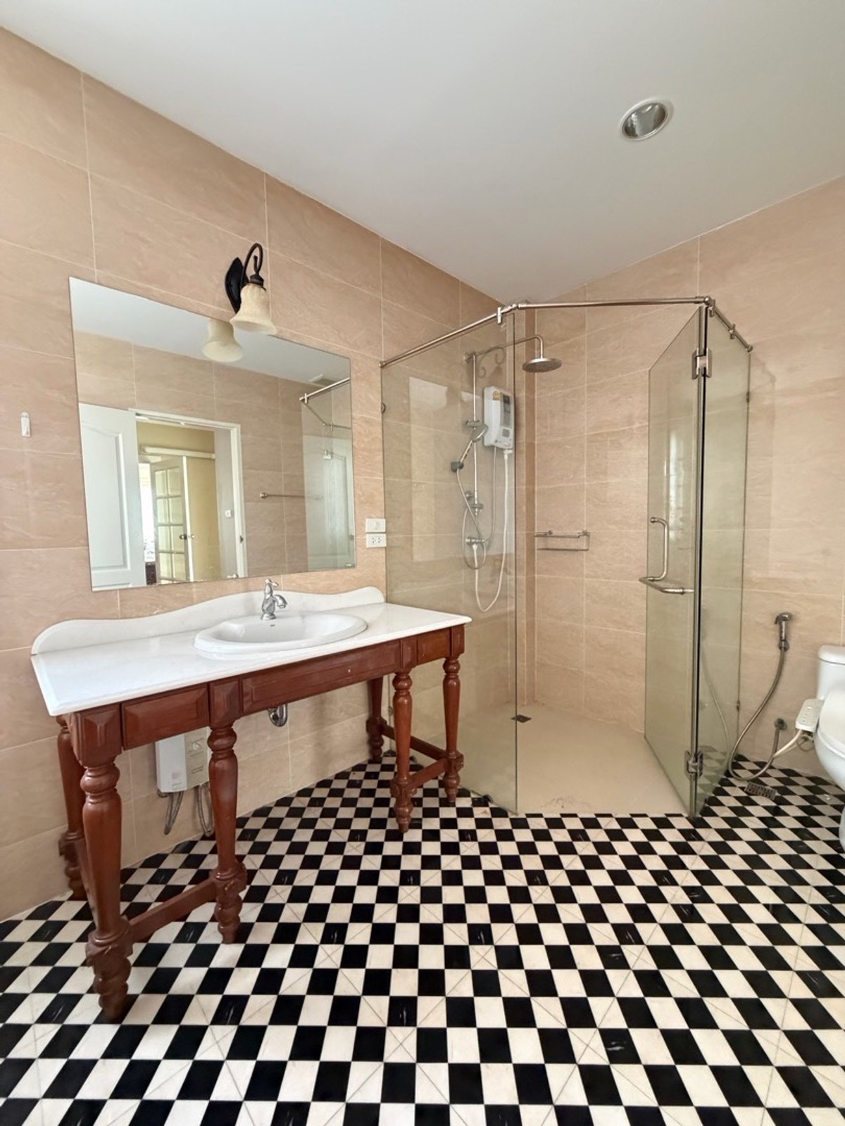 ให้เช่าบ้านบางนา แบริ่ง ลาซาล : Fantasia Villa4 Bangna บ้านใหญ่ ฟังก์ชันครบ เหมาะสำหรับอยู่เองหรือทำโฮมออฟฟิศ ทำเลดีมาก ใกล้ทางด่วน / Mega Bangna / โรงเรียนนานาชาติ