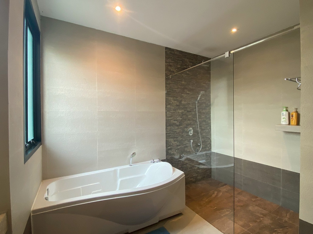 For RentHouseSukhumvit, Asoke, Thonglor : ✨For rent: Beautiful house in Phrom Phong area, 4 bedrooms, 450 sq.m., fully furnished, with private swimming pool and private garden. Conveniently located near BTS Phrom Phong. Ready to move in