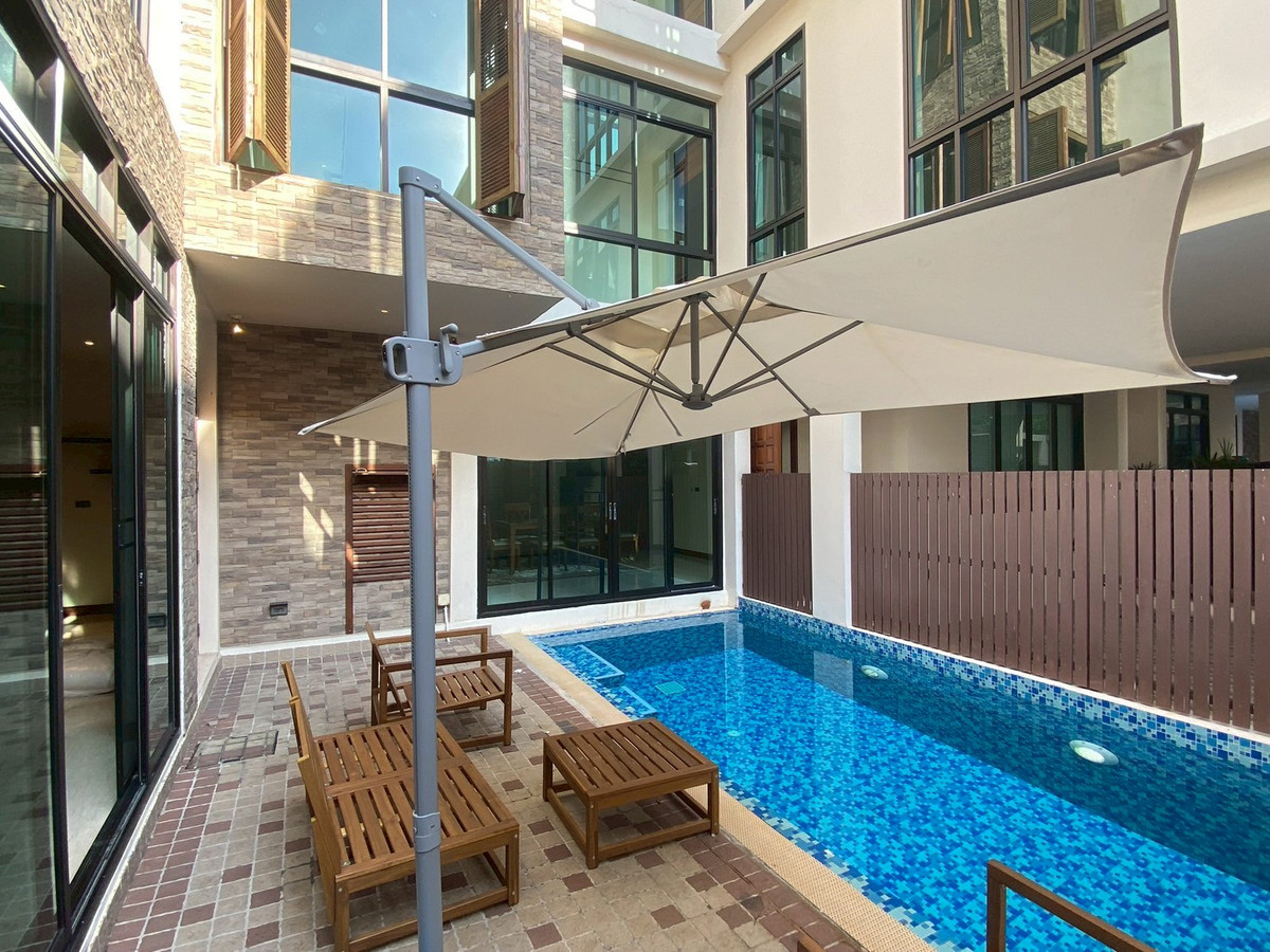 ให้เช่าบ้านสุขุมวิท อโศก ทองหล่อ : ✨ให้เช่าบ้านย่านพร้อมพงษ์ 4ห้องนอน ขนาด 450 ตรม. บ้านสวยเฟอร์นิเจอร์ครบ มีสระว่ายน้ำส่วนตัว มีสวนส่วนตัว ใกล้BTSพร้อมพงษ์ พร้อมเข้าอยู่