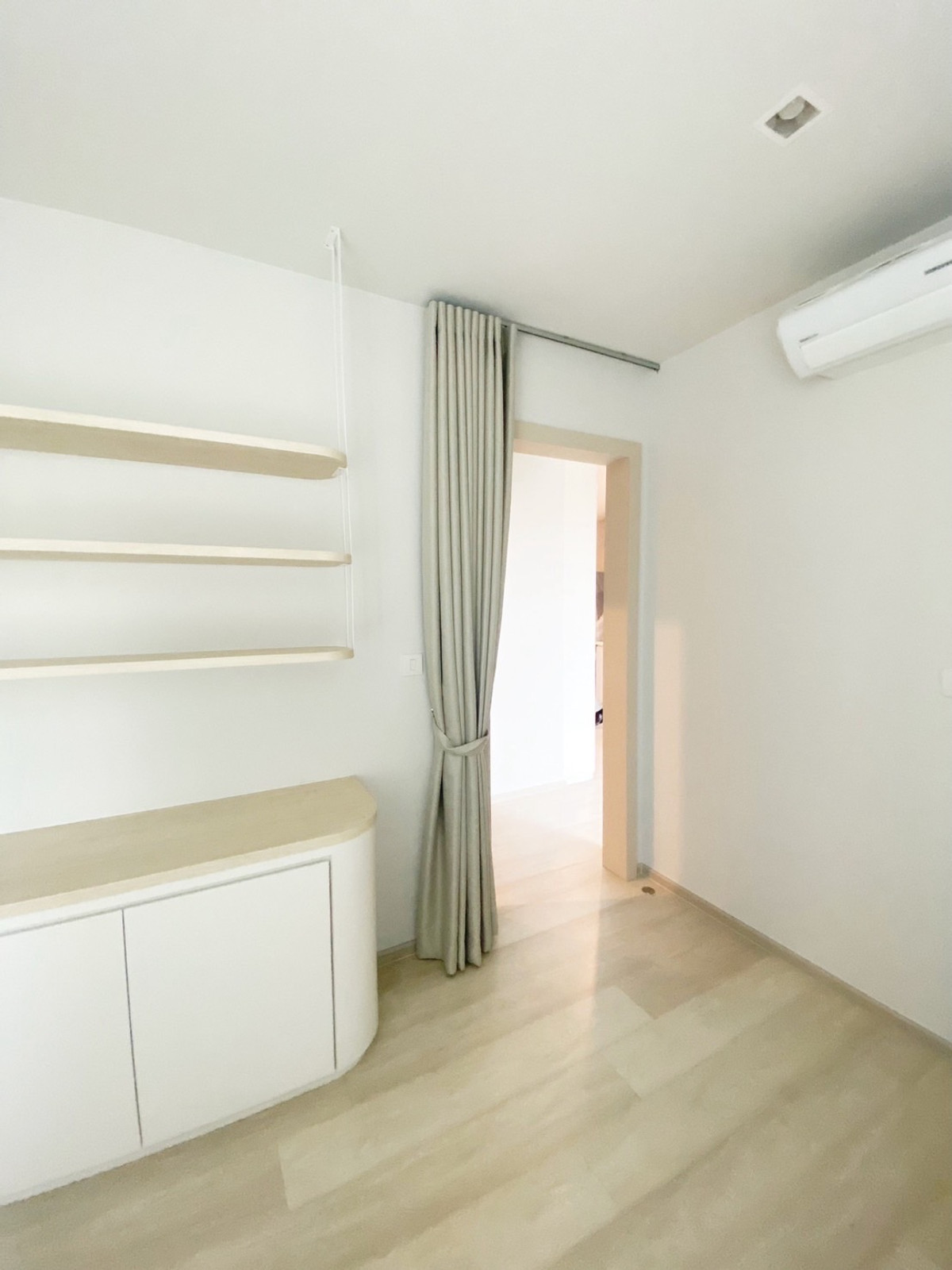 For SaleCondoWitthayu, Chidlom, Langsuan, Ploenchit : FOR SELL - Life One Wireless, corner room, 2 bedrooms, with furniture as shown in the picture, good location, Wireless Road, beautiful project.