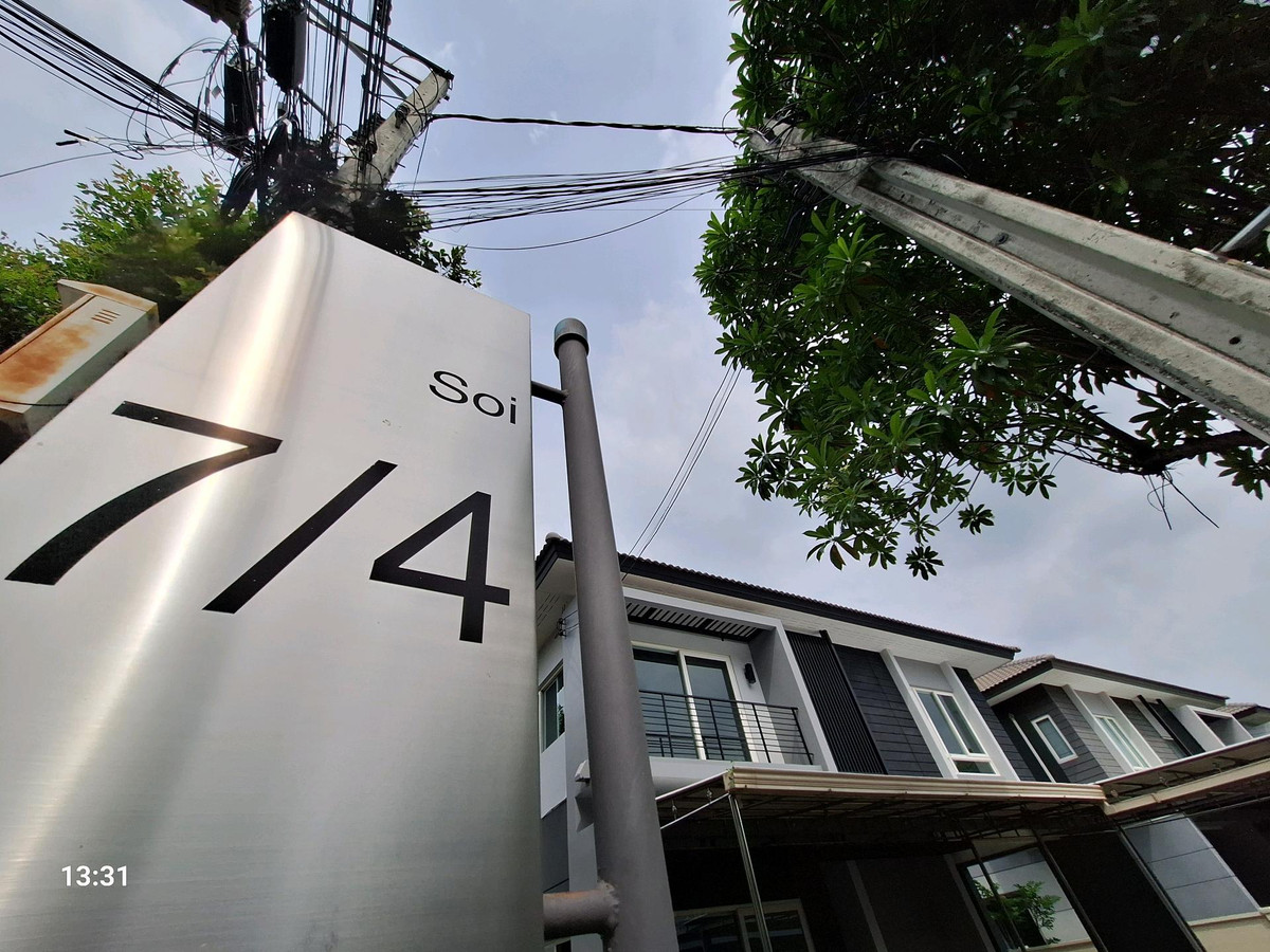 ขายบ้านนวมินทร์ รามอินทรา : ขายถูก บ้านเดี่ยววัชรพล 63.8 ตร.ว.  หลังมุม เดอะเซนโทร วัชรพล ติดถนนสุขาภิบาล 5 