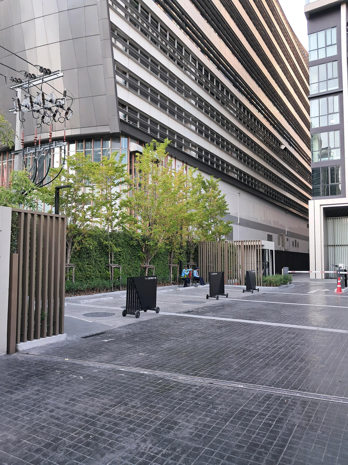 ขายดาวน์คอนโดพระราม 9 เพชรบุรีตัดใหม่ RCA : ขาดทุนกว่าแสน ขายดาวน์โนเบิล นิว ดิสทริค R9 ชั้น24 พระราม9 ติดรถไฟฟ้าและห้างCentral