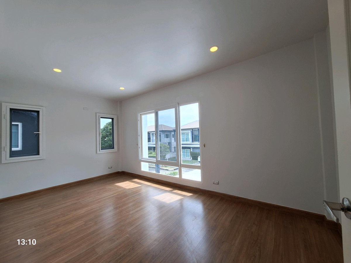 ขายบ้านนวมินทร์ รามอินทรา : ขายถูก บ้านเดี่ยววัชรพล 63.8 ตร.ว.  หลังมุม เดอะเซนโทร วัชรพล ติดถนนสุขาภิบาล 5 