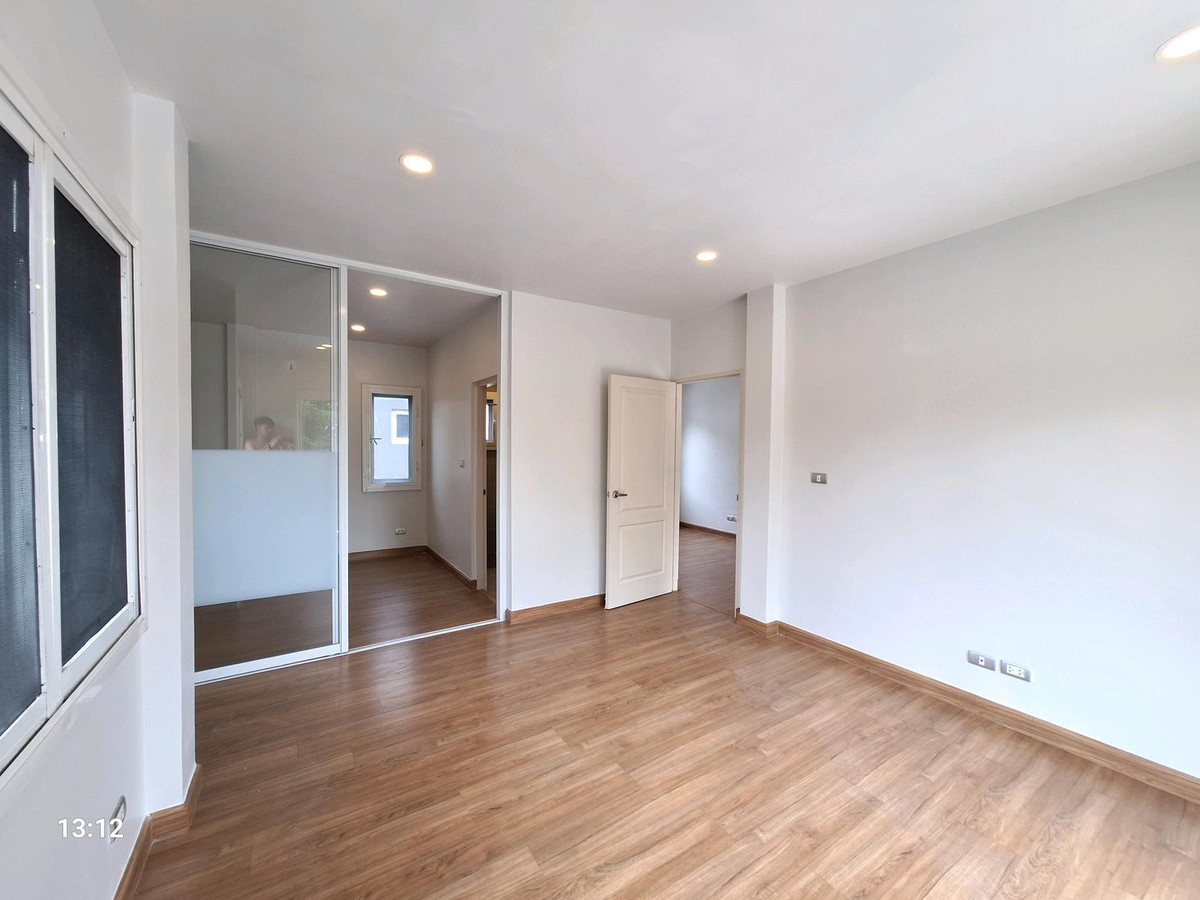 ขายบ้านนวมินทร์ รามอินทรา : ขายถูก บ้านเดี่ยววัชรพล 63.8 ตร.ว.  หลังมุม เดอะเซนโทร วัชรพล ติดถนนสุขาภิบาล 5 