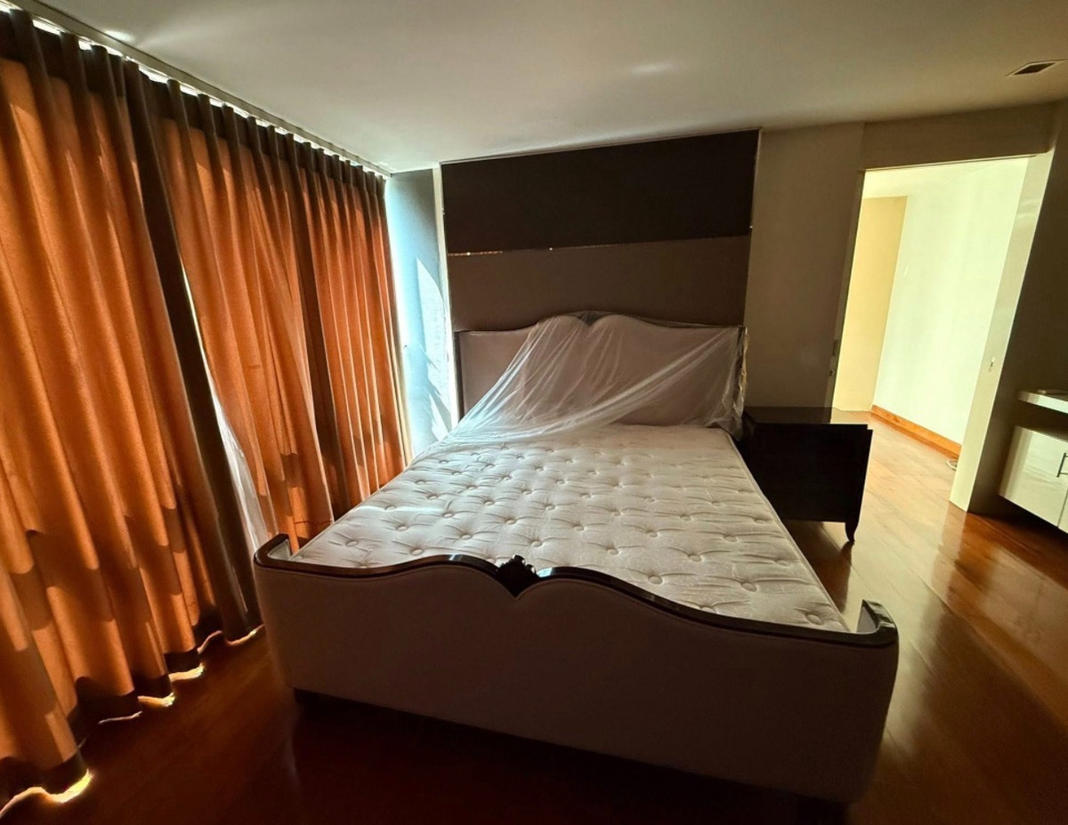 For RentOfficeRama3 (Riverside),Satupadit : Office for rent, Rama 3, with parking for 10 cars.