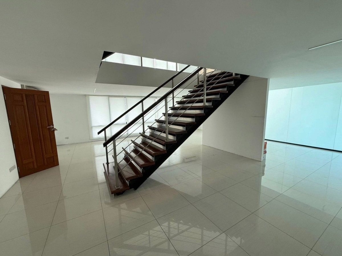 For RentOfficeRama3 (Riverside),Satupadit : Office for rent, Rama 3, with parking for 10 cars.