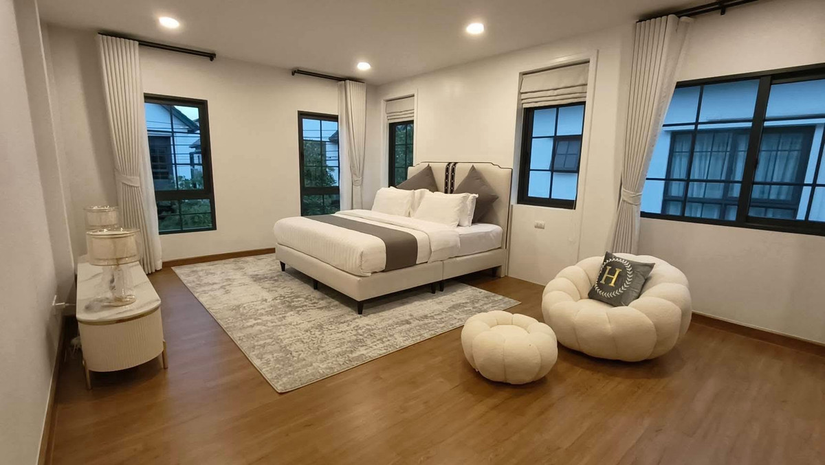 For RentHouseBangna, Bearing, Lasalle : House for rent - CENTRO Bangna (largest house, Angelo style), luxurious house, newly decorated throughout. Premium built-in furniture Wide functions like Executive Living