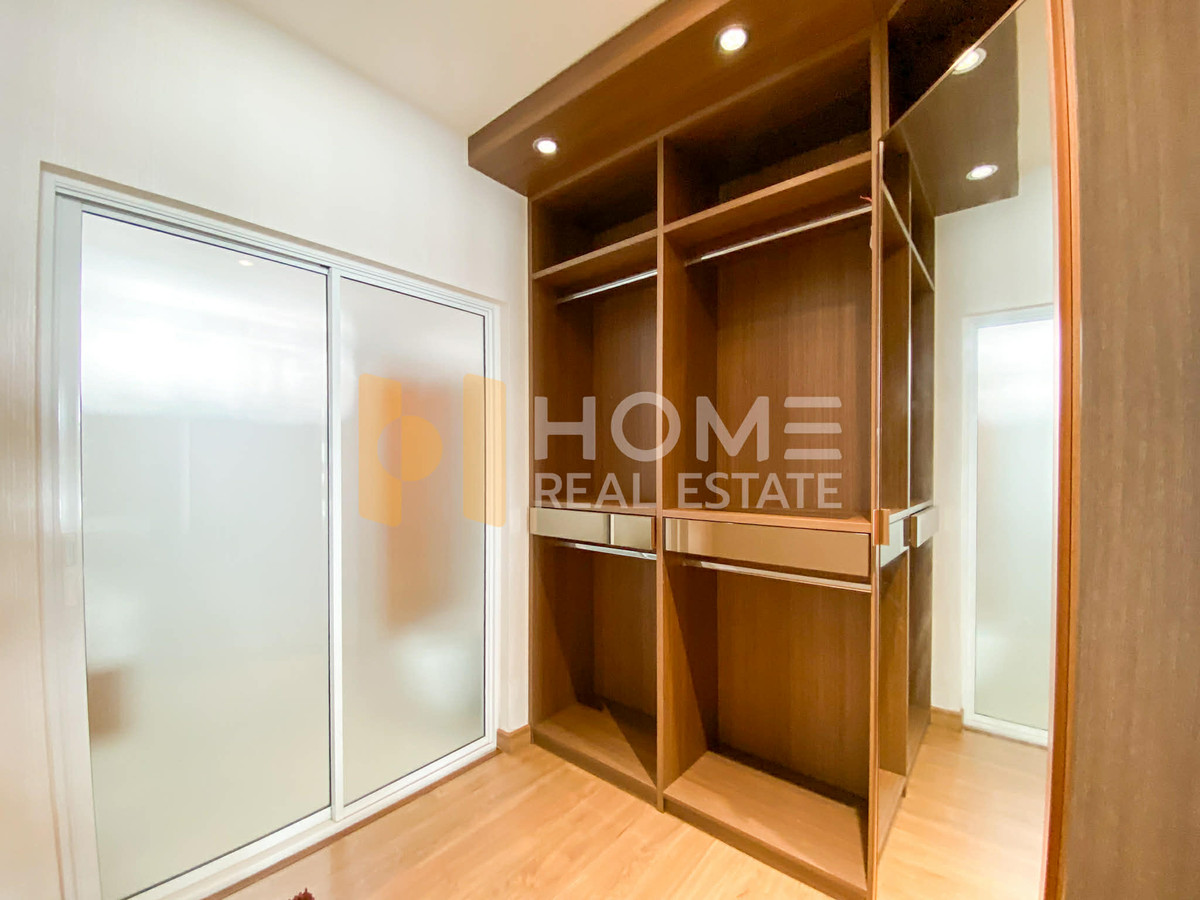 For SaleTownhomeEakachai, Bang Bon : Baan Klang Muang Essence Sathorn - Taksin 2 / 3 Bedrooms (FOR SALE) BALL019