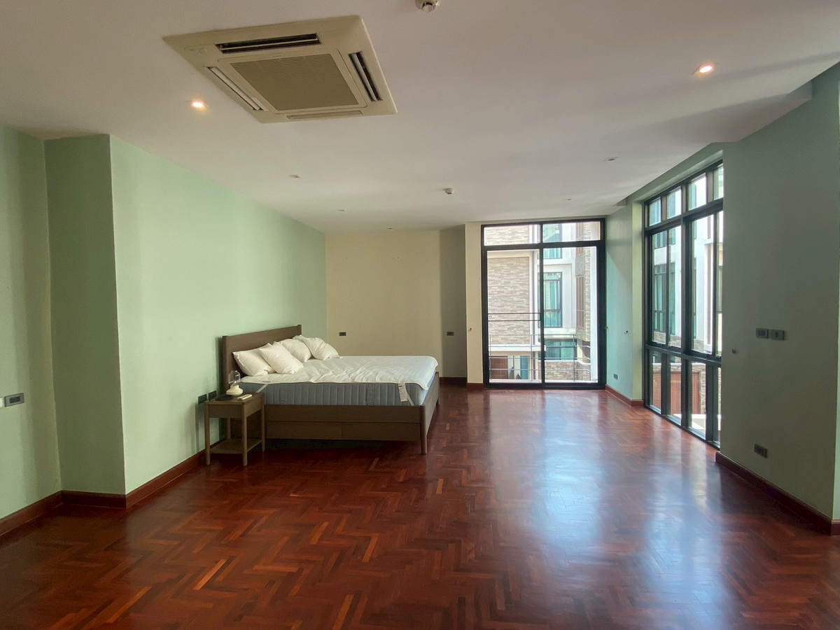 For RentHouseSukhumvit, Asoke, Thonglor : ✨For rent: Beautiful house in Phrom Phong area, 4 bedrooms, 450 sq.m., fully furnished, with private swimming pool and private garden. Conveniently located near BTS Phrom Phong. Ready to move in
