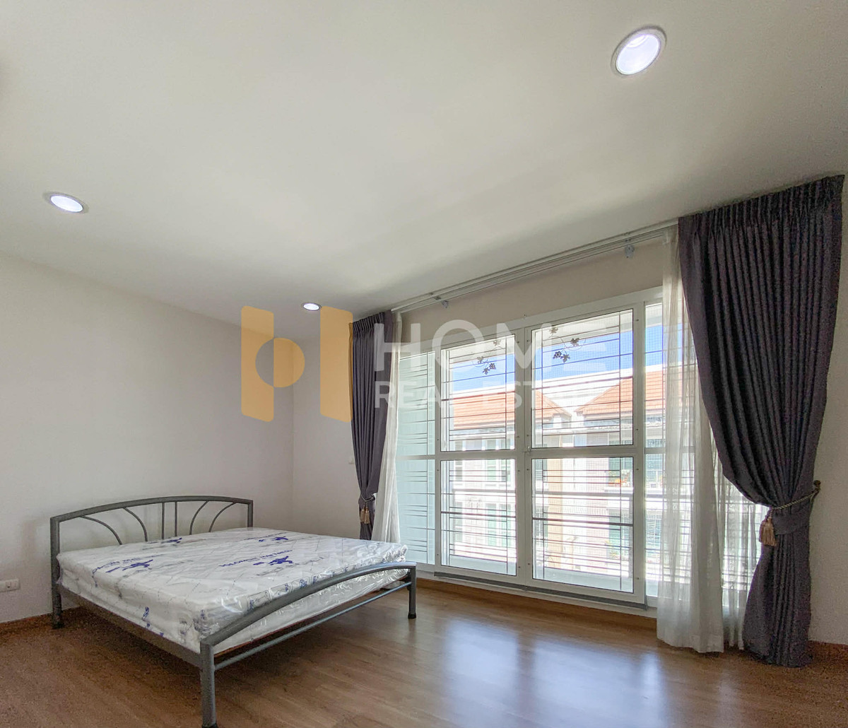 For SaleTownhomeEakachai, Bang Bon : Baan Klang Muang Essence Sathorn - Taksin 2 / 3 Bedrooms (FOR SALE) BALL019