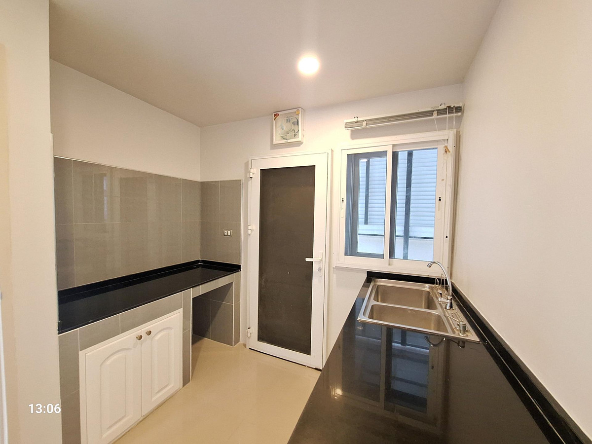 ขายบ้านนวมินทร์ รามอินทรา : ขายถูก บ้านเดี่ยววัชรพล 63.8 ตร.ว.  หลังมุม เดอะเซนโทร วัชรพล ติดถนนสุขาภิบาล 5 