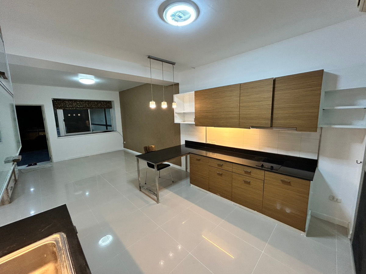 ขายทาวน์โฮมมีนบุรี-ร่มเกล้า : หมู่บ้าน บ้านใหม่ คู้บอน28 / 3 ห้องนอน (ขาย), Moo Baan Mai Khubon 28 / 3 Bedrooms (FOR SALE) PINP051