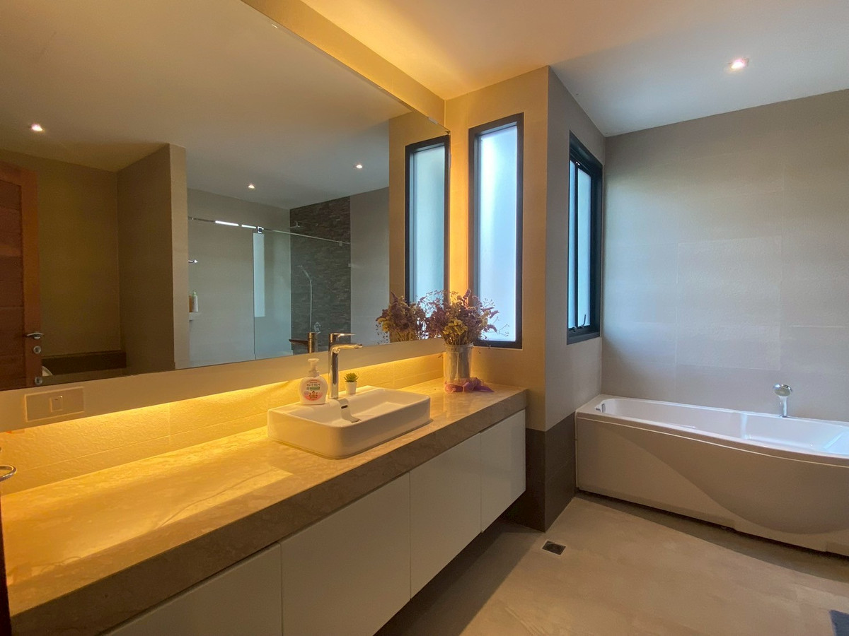 For RentHouseSukhumvit, Asoke, Thonglor : ✨For rent: Beautiful house in Phrom Phong area, 4 bedrooms, 450 sq.m., fully furnished, with private swimming pool and private garden. Conveniently located near BTS Phrom Phong. Ready to move in