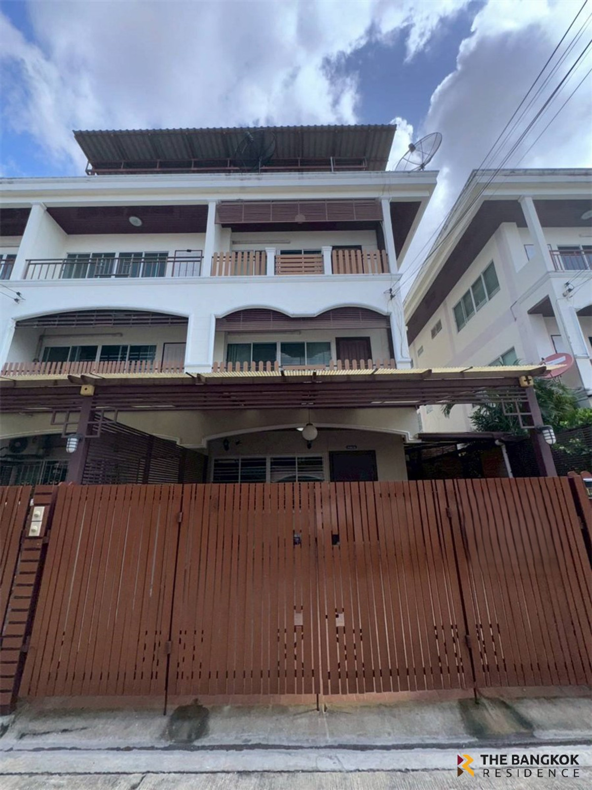 ขายทาวน์โฮมพัฒนาการ ศรีนครินทร์ : 🏡ทาวน์โฮม 4 ชั้น หลังมุม เครื่องใช้ไฟฟ้าครบ พร้อมอยู่ ทำเลพัฒนาการ20