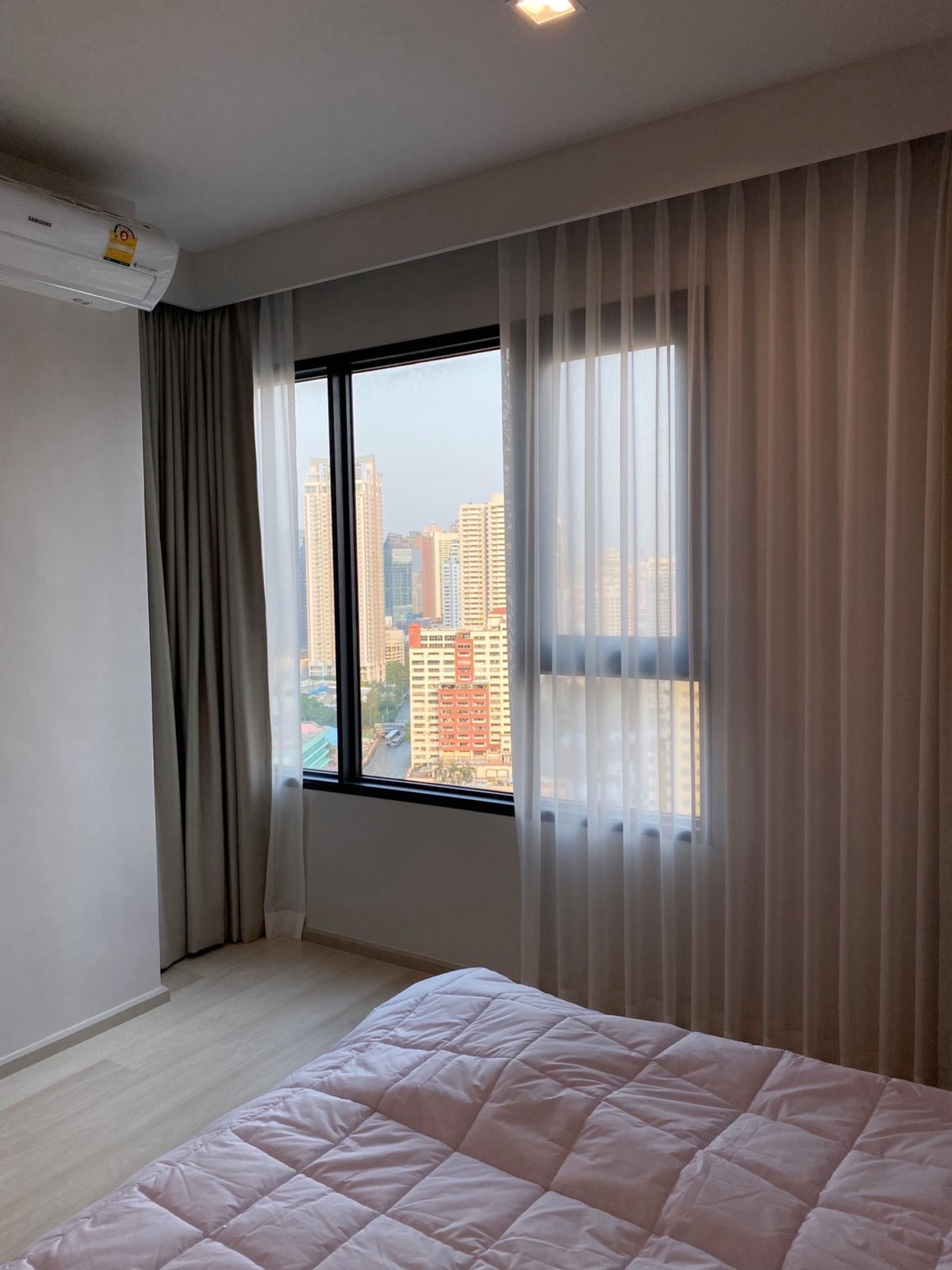 For SaleCondoWitthayu, Chidlom, Langsuan, Ploenchit : FOR SELL - Life One Wireless, corner room, 2 bedrooms, with furniture as shown in the picture, good location, Wireless Road, beautiful project.