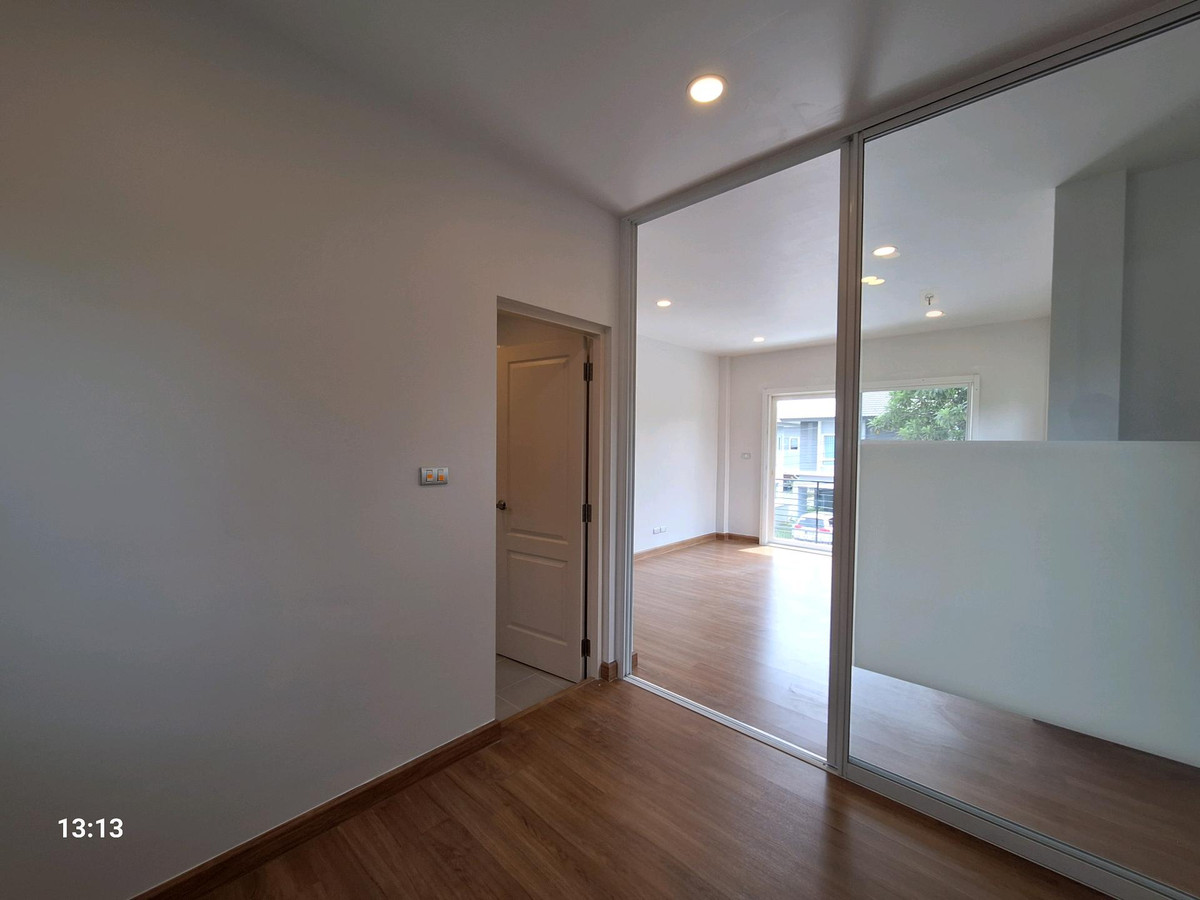 ขายบ้านนวมินทร์ รามอินทรา : ขายถูก บ้านเดี่ยววัชรพล 63.8 ตร.ว.  หลังมุม เดอะเซนโทร วัชรพล ติดถนนสุขาภิบาล 5 