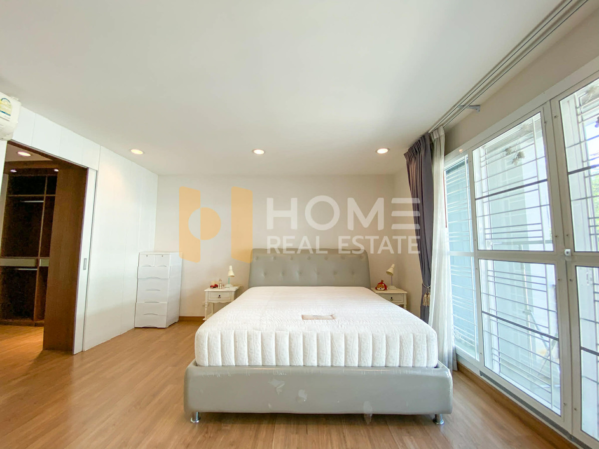 For SaleTownhomeEakachai, Bang Bon : Baan Klang Muang Essence Sathorn - Taksin 2 / 3 Bedrooms (FOR SALE) BALL019