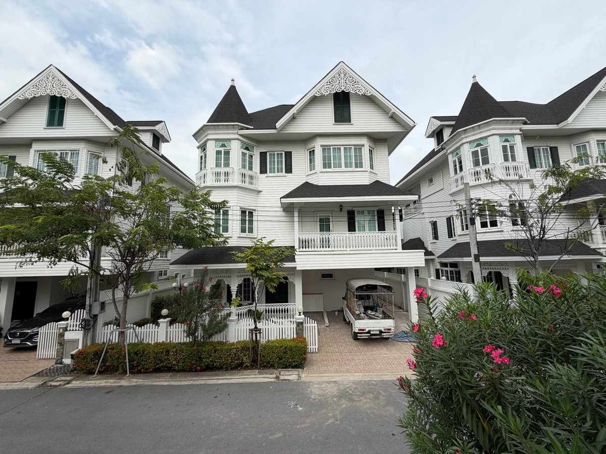 ให้เช่าบ้านบางนา แบริ่ง ลาซาล : ให้เช่า บ้านหรู 3 ชั้น – Fantasia Villa 4 บางนา บ้านใหญ่ ฟังก์ชันครบ เหมาะสำหรับอยู่เองหรือทำโฮมออฟฟิศ ทำเลดีมาก ใกล้ทางด่วน / Mega Bangna / โรงเรียนนานาชาติ
