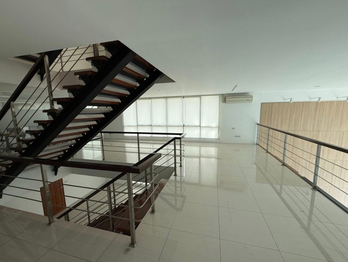 For RentOfficeRama3 (Riverside),Satupadit : Office for rent, Rama 3, with parking for 10 cars.