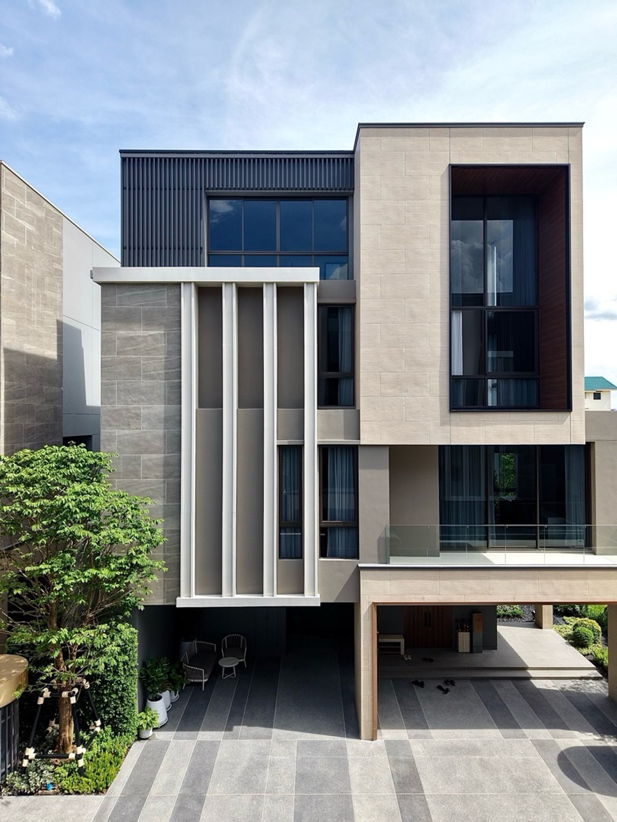 ขายบ้านเกษตร นวมินทร์ ลาดปลาเค้า : 🏛️✨BEON เกษตร-นวมินทร์ บ้านเดี่ยว 3 ชั้น 635-835 ตร.ม. มาพร้อมลิฟต์ส่วนตัว 📲 095-9299924 (K.เบนซ์) 