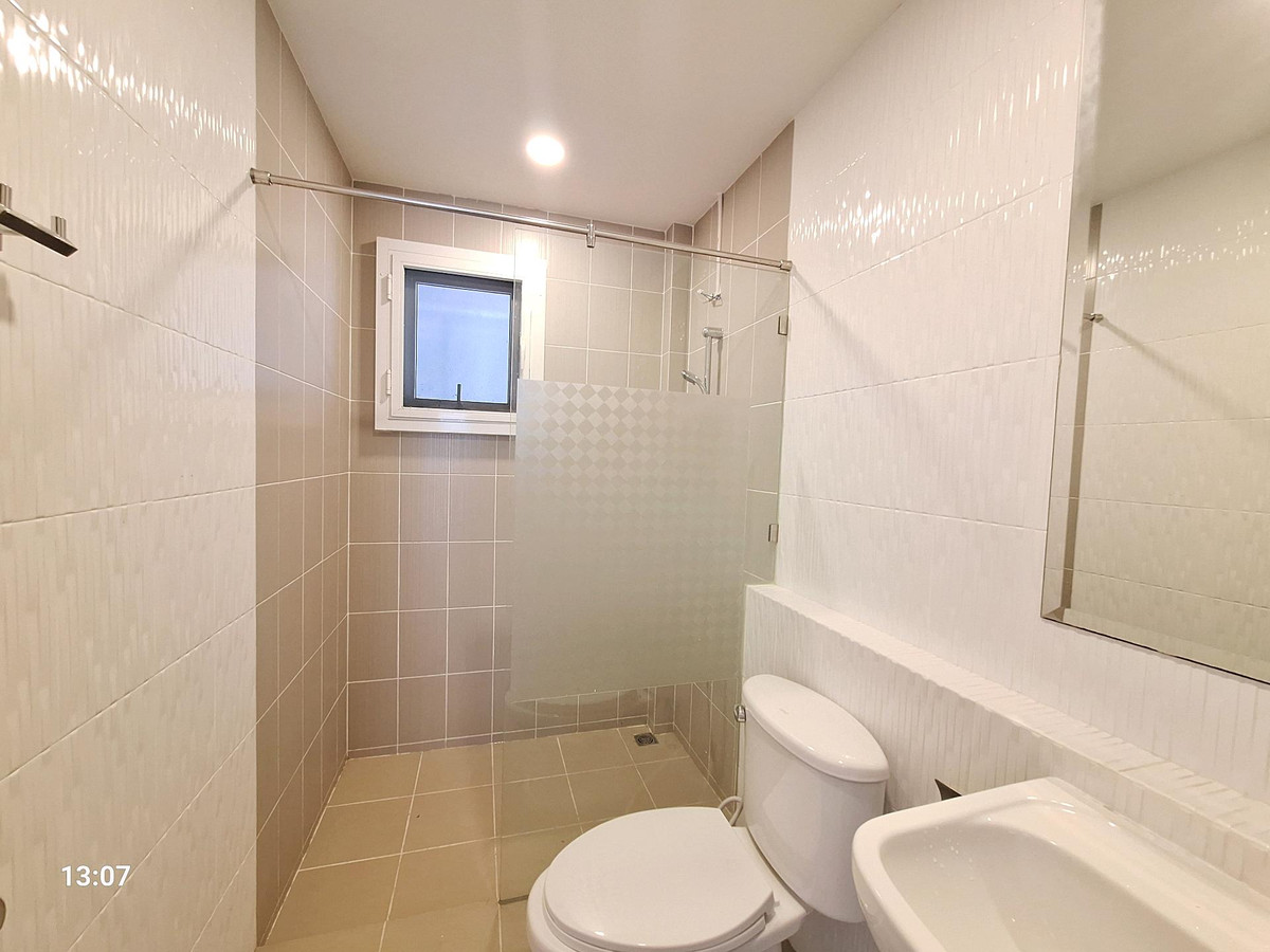 ขายบ้านนวมินทร์ รามอินทรา : ขายถูก บ้านเดี่ยววัชรพล 63.8 ตร.ว.  หลังมุม เดอะเซนโทร วัชรพล ติดถนนสุขาภิบาล 5 