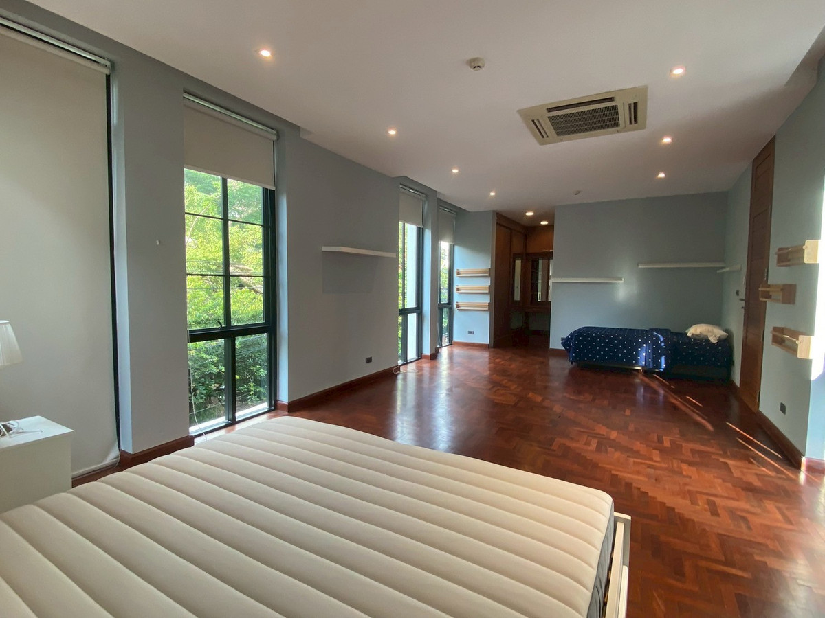 For RentHouseSukhumvit, Asoke, Thonglor : ✨For rent: Beautiful house in Phrom Phong area, 4 bedrooms, 450 sq.m., fully furnished, with private swimming pool and private garden. Conveniently located near BTS Phrom Phong. Ready to move in