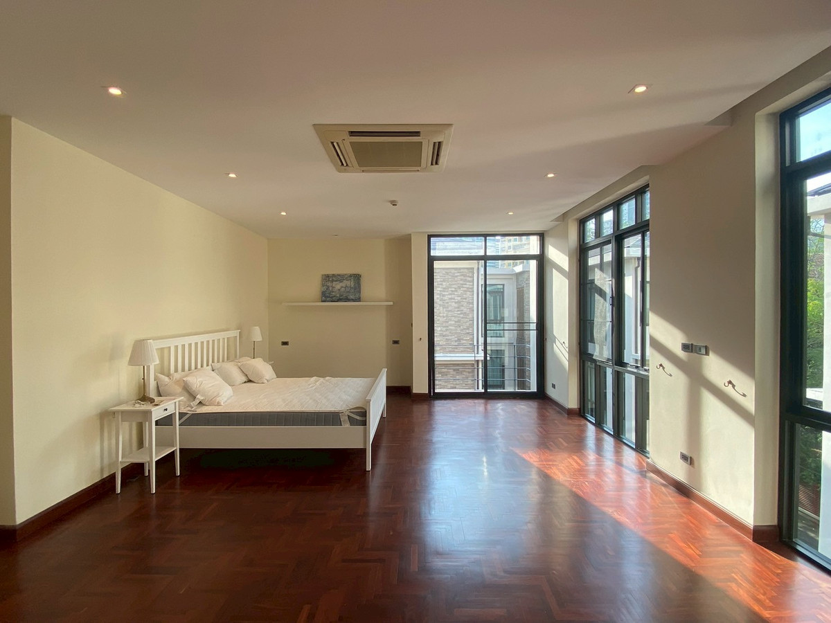 For RentHouseSukhumvit, Asoke, Thonglor : ✨For rent: Beautiful house in Phrom Phong area, 4 bedrooms, 450 sq.m., fully furnished, with private swimming pool and private garden. Conveniently located near BTS Phrom Phong. Ready to move in