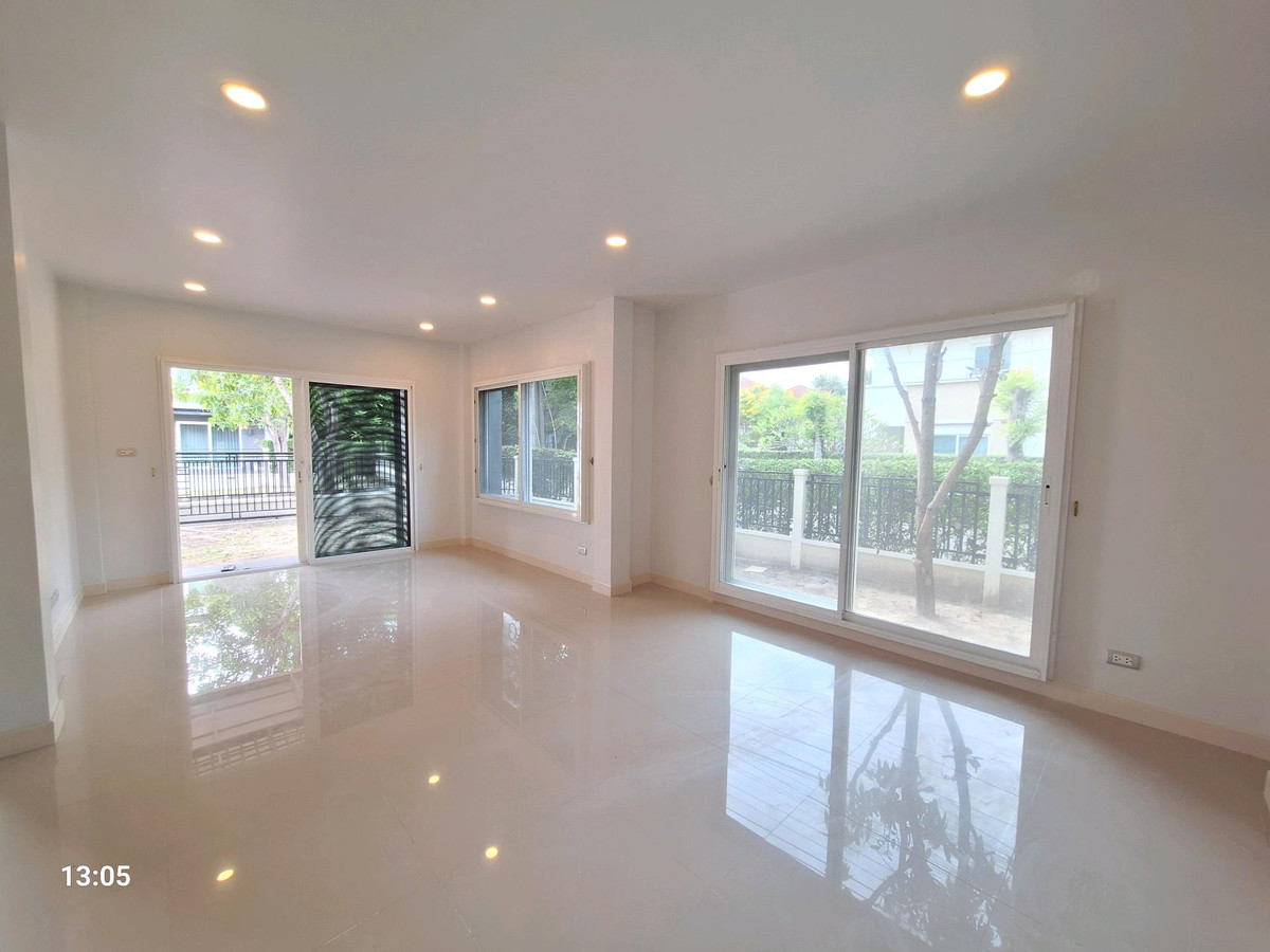 ขายบ้านนวมินทร์ รามอินทรา : ขายถูก บ้านเดี่ยววัชรพล 63.8 ตร.ว.  หลังมุม เดอะเซนโทร วัชรพล ติดถนนสุขาภิบาล 5 