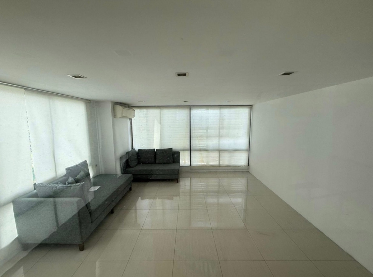 For RentOfficeRama3 (Riverside),Satupadit : Office for rent, Rama 3, with parking for 10 cars.