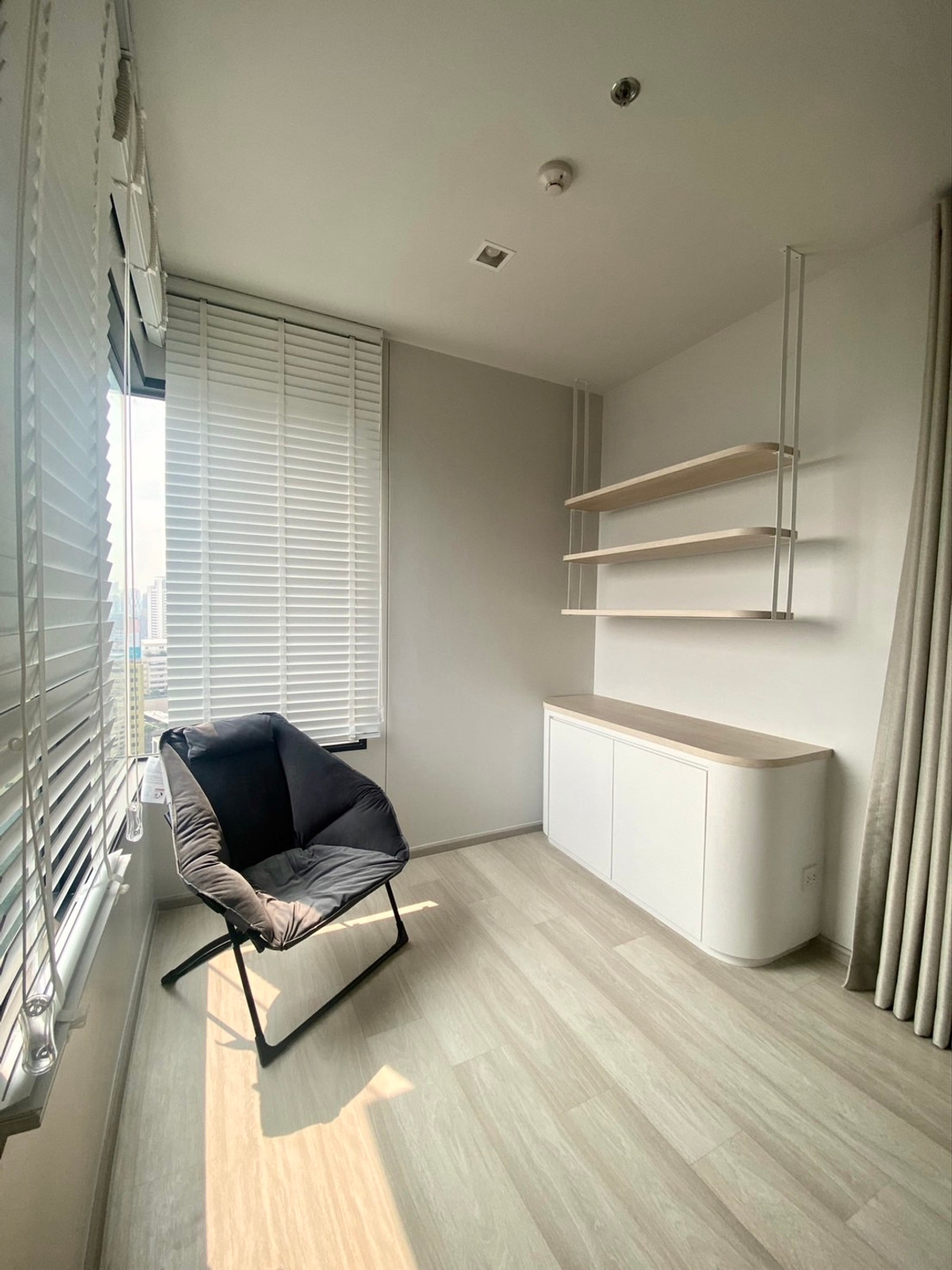 For SaleCondoWitthayu, Chidlom, Langsuan, Ploenchit : FOR SELL - Life One Wireless, corner room, 2 bedrooms, with furniture as shown in the picture, good location, Wireless Road, beautiful project.