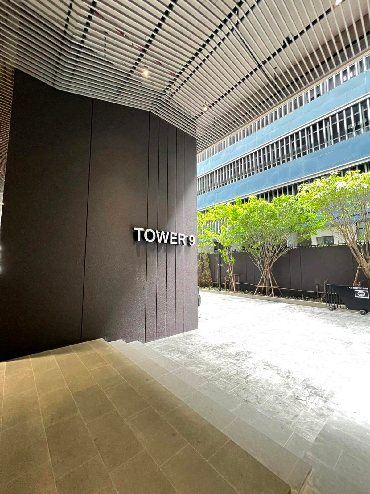 ขายดาวน์คอนโดพระราม 9 เพชรบุรีตัดใหม่ RCA : ขาดทุนกว่าแสน ขายดาวน์โนเบิล นิว ดิสทริค R9 ชั้น24 พระราม9 ติดรถไฟฟ้าและห้างCentral