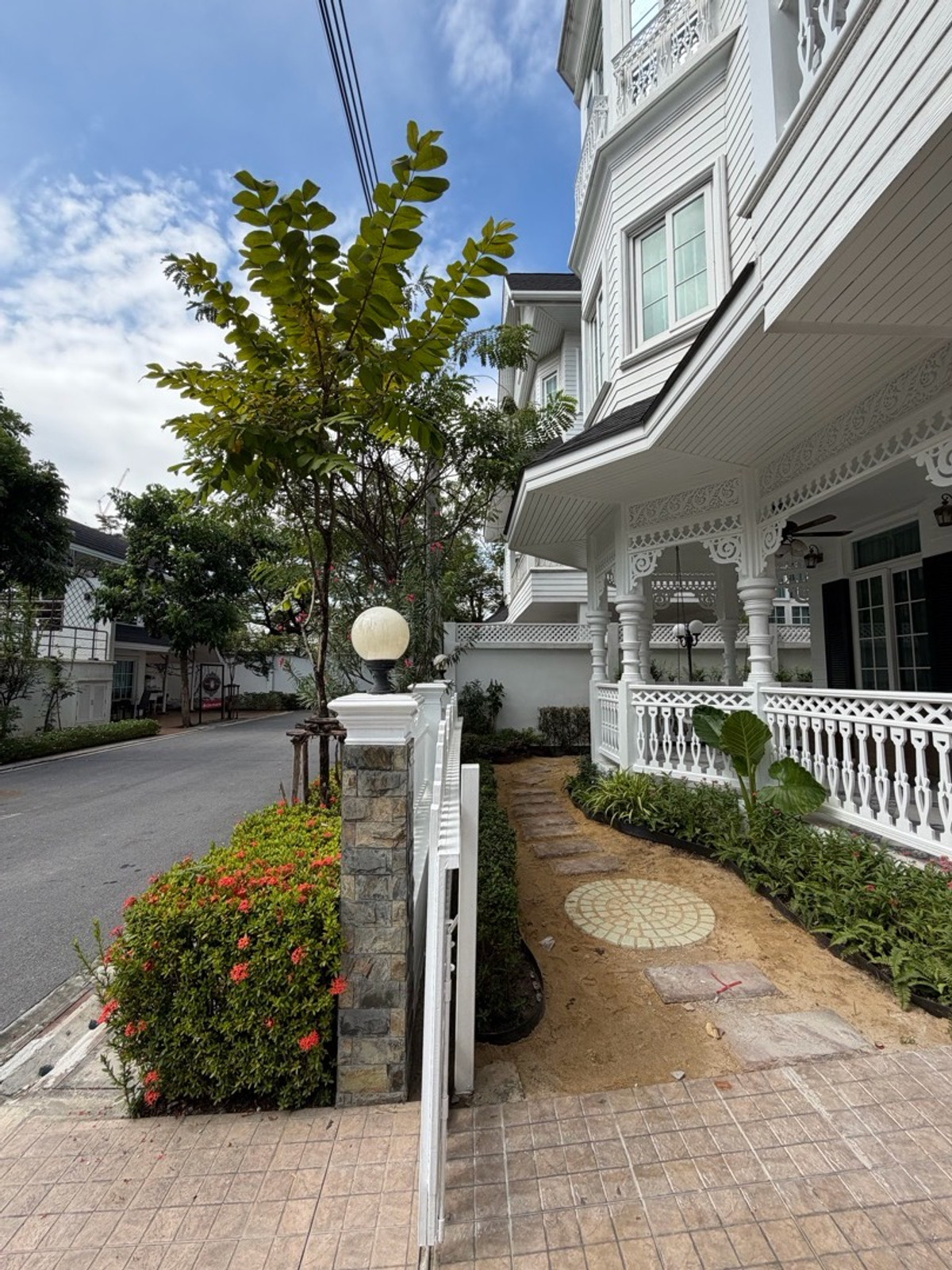 ให้เช่าบ้านบางนา แบริ่ง ลาซาล : Fantasia Villa4 Bangna บ้านใหญ่ ฟังก์ชันครบ เหมาะสำหรับอยู่เองหรือทำโฮมออฟฟิศ ทำเลดีมาก ใกล้ทางด่วน / Mega Bangna / โรงเรียนนานาชาติ