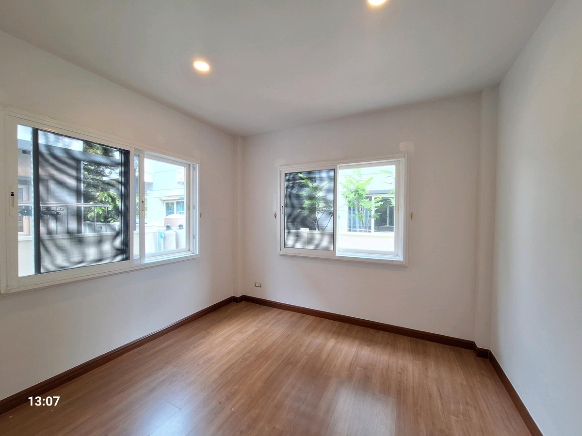 ขายบ้านนวมินทร์ รามอินทรา : ขายถูก บ้านเดี่ยววัชรพล 63.8 ตร.ว.  หลังมุม เดอะเซนโทร วัชรพล ติดถนนสุขาภิบาล 5 