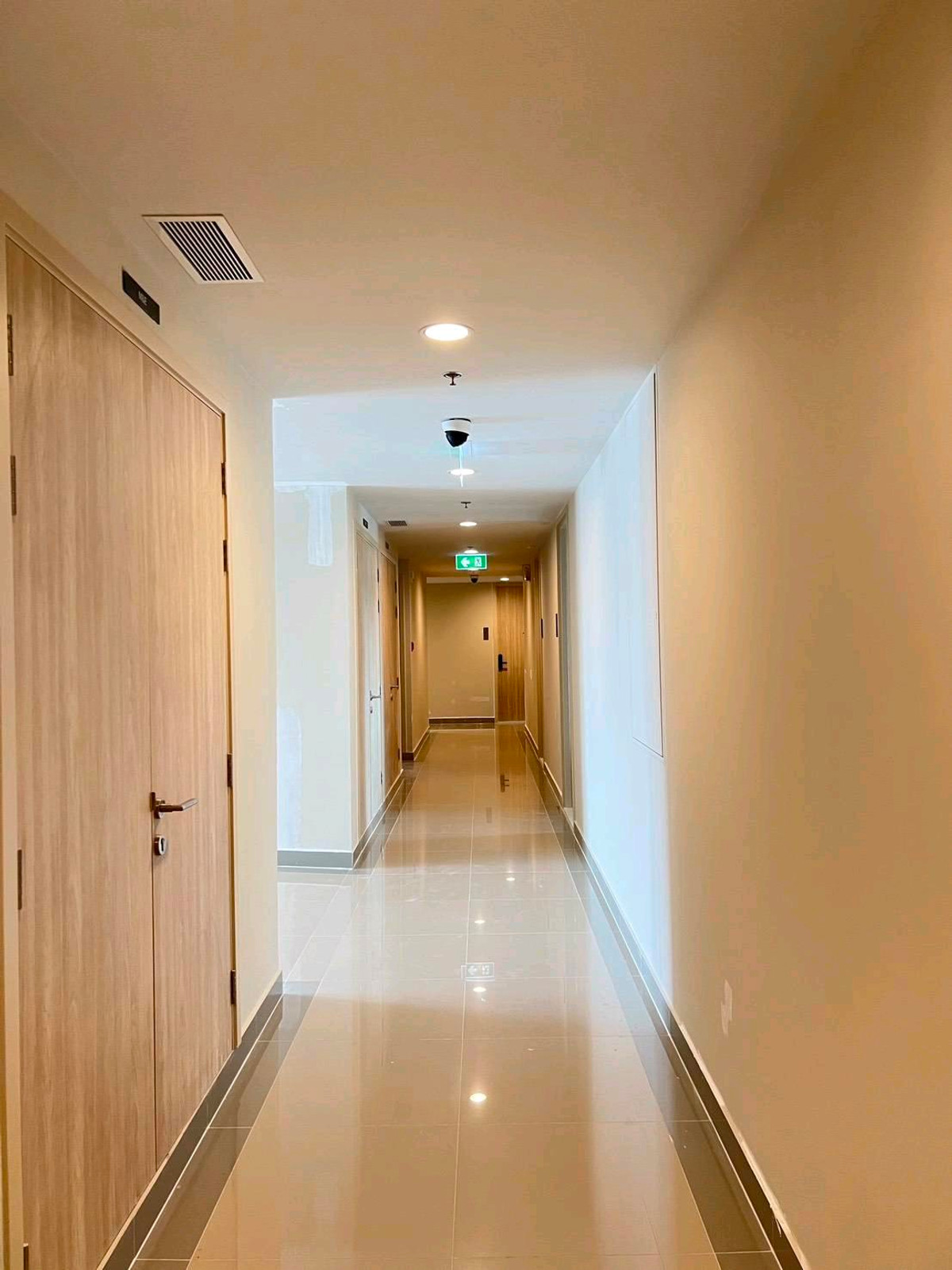 ขายดาวน์คอนโดพระราม 9 เพชรบุรีตัดใหม่ RCA : ขาดทุนกว่าแสน ขายดาวน์โนเบิล นิว ดิสทริค R9 ชั้น24 พระราม9 ติดรถไฟฟ้าและห้างCentral