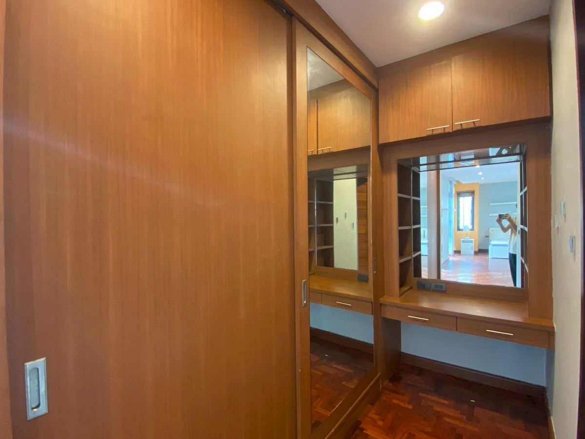 For RentHouseSukhumvit, Asoke, Thonglor : ✨For rent: Beautiful house in Phrom Phong area, 4 bedrooms, 450 sq.m., fully furnished, with private swimming pool and private garden. Conveniently located near BTS Phrom Phong. Ready to move in