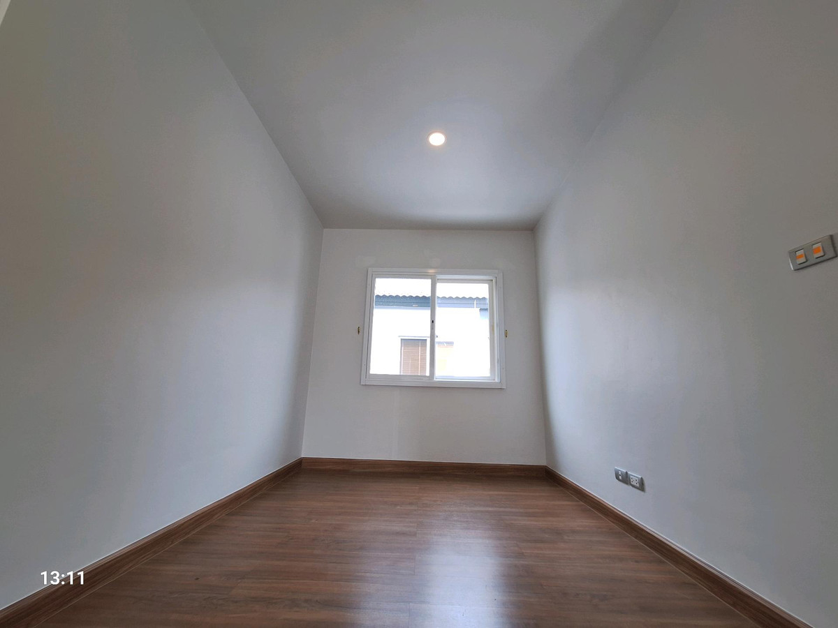 ขายบ้านนวมินทร์ รามอินทรา : ขายถูก บ้านเดี่ยววัชรพล 63.8 ตร.ว.  หลังมุม เดอะเซนโทร วัชรพล ติดถนนสุขาภิบาล 5 