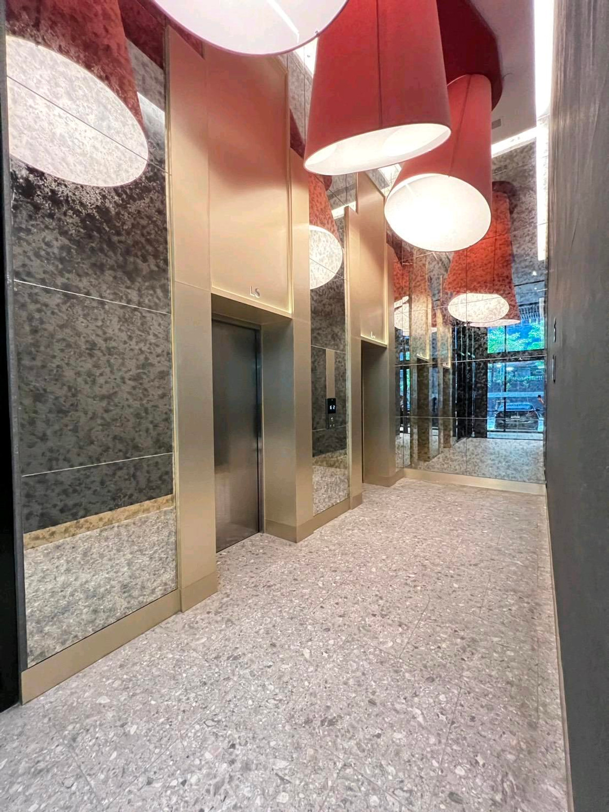 ขายดาวน์คอนโดพระราม 9 เพชรบุรีตัดใหม่ RCA : ขาดทุนกว่าแสน ขายดาวน์โนเบิล นิว ดิสทริค R9 ชั้น24 พระราม9 ติดรถไฟฟ้าและห้างCentral