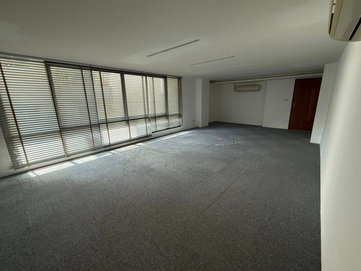 For RentOfficeRama3 (Riverside),Satupadit : Office for rent, Rama 3, with parking for 10 cars.