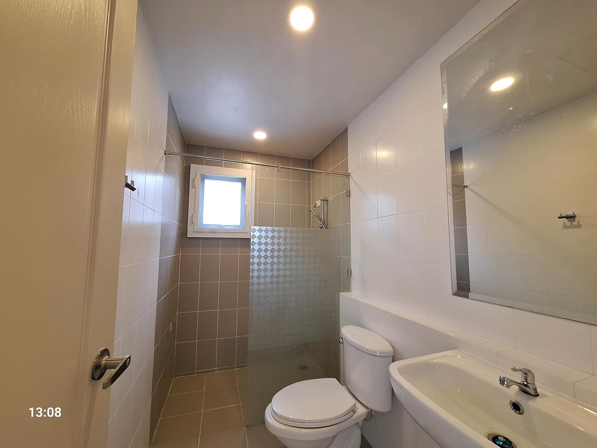 ขายบ้านนวมินทร์ รามอินทรา : ขายถูก บ้านเดี่ยววัชรพล 63.8 ตร.ว.  หลังมุม เดอะเซนโทร วัชรพล ติดถนนสุขาภิบาล 5 