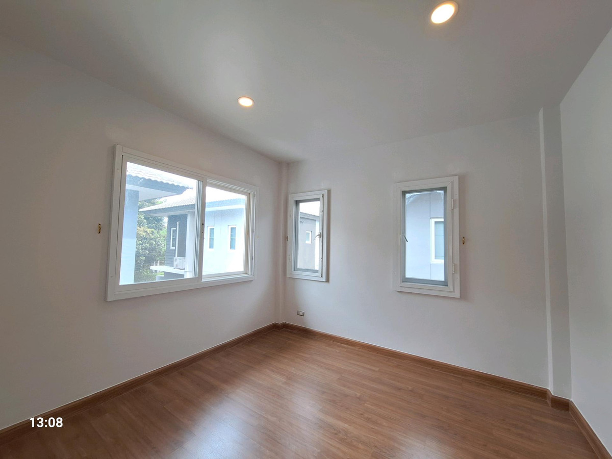 ขายบ้านนวมินทร์ รามอินทรา : ขายถูก บ้านเดี่ยววัชรพล 63.8 ตร.ว.  หลังมุม เดอะเซนโทร วัชรพล ติดถนนสุขาภิบาล 5 