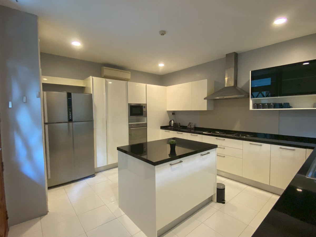 For RentHouseSukhumvit, Asoke, Thonglor : ✨For rent: Beautiful house in Phrom Phong area, 4 bedrooms, 450 sq.m., fully furnished, with private swimming pool and private garden. Conveniently located near BTS Phrom Phong. Ready to move in