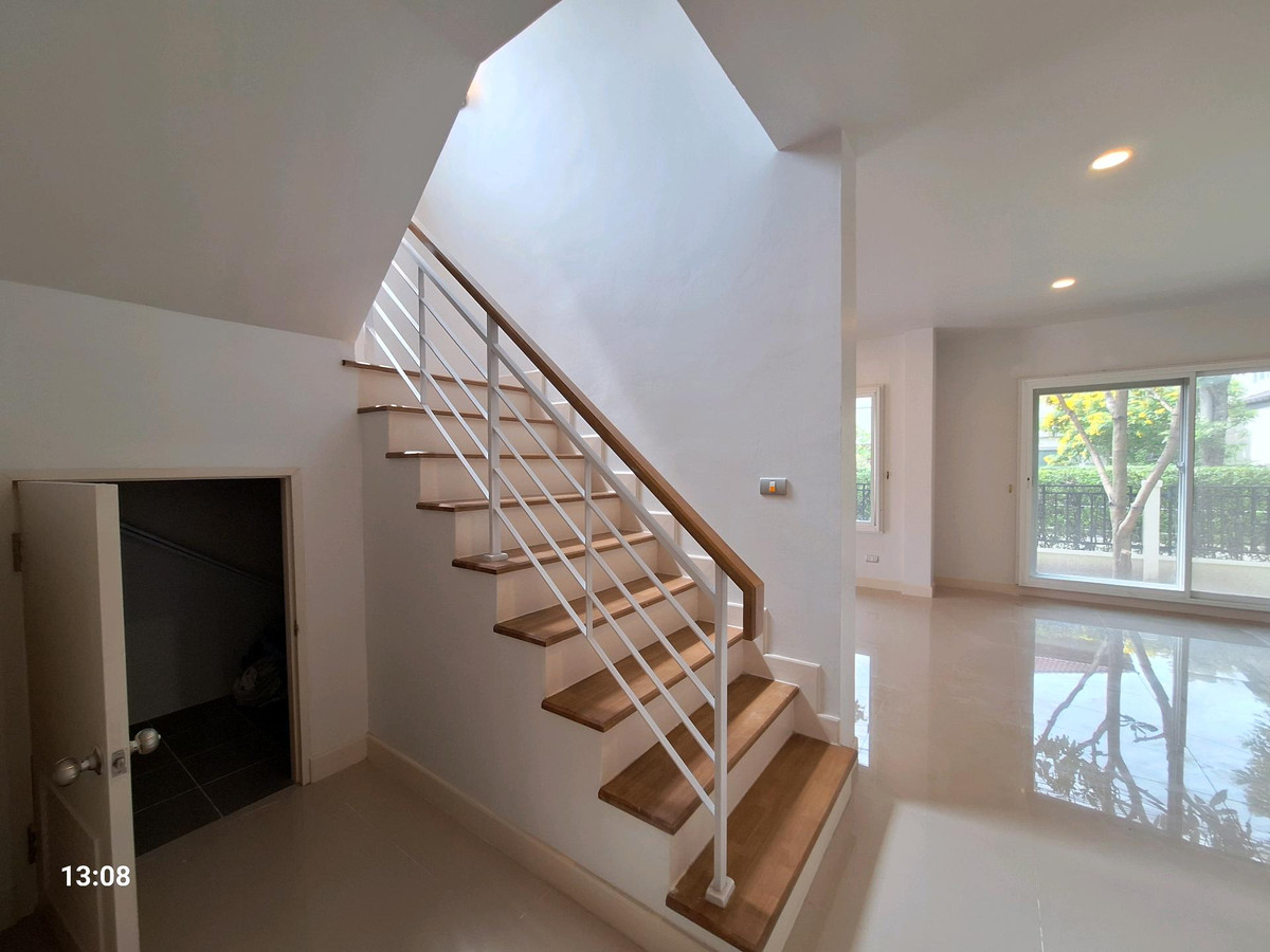 ขายบ้านนวมินทร์ รามอินทรา : ขายถูก บ้านเดี่ยววัชรพล 63.8 ตร.ว.  หลังมุม เดอะเซนโทร วัชรพล ติดถนนสุขาภิบาล 5 