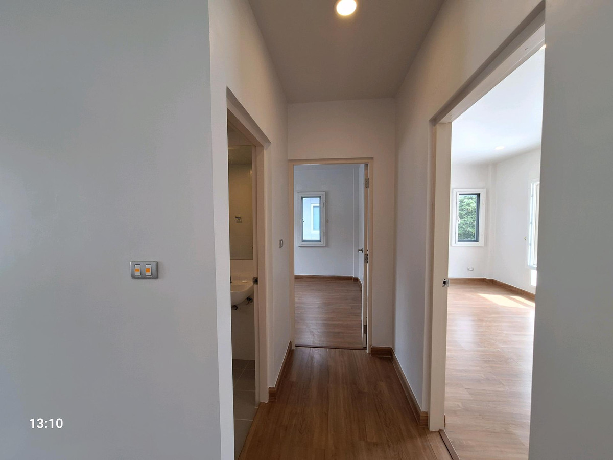 ขายบ้านนวมินทร์ รามอินทรา : ขายถูก บ้านเดี่ยววัชรพล 63.8 ตร.ว.  หลังมุม เดอะเซนโทร วัชรพล ติดถนนสุขาภิบาล 5 