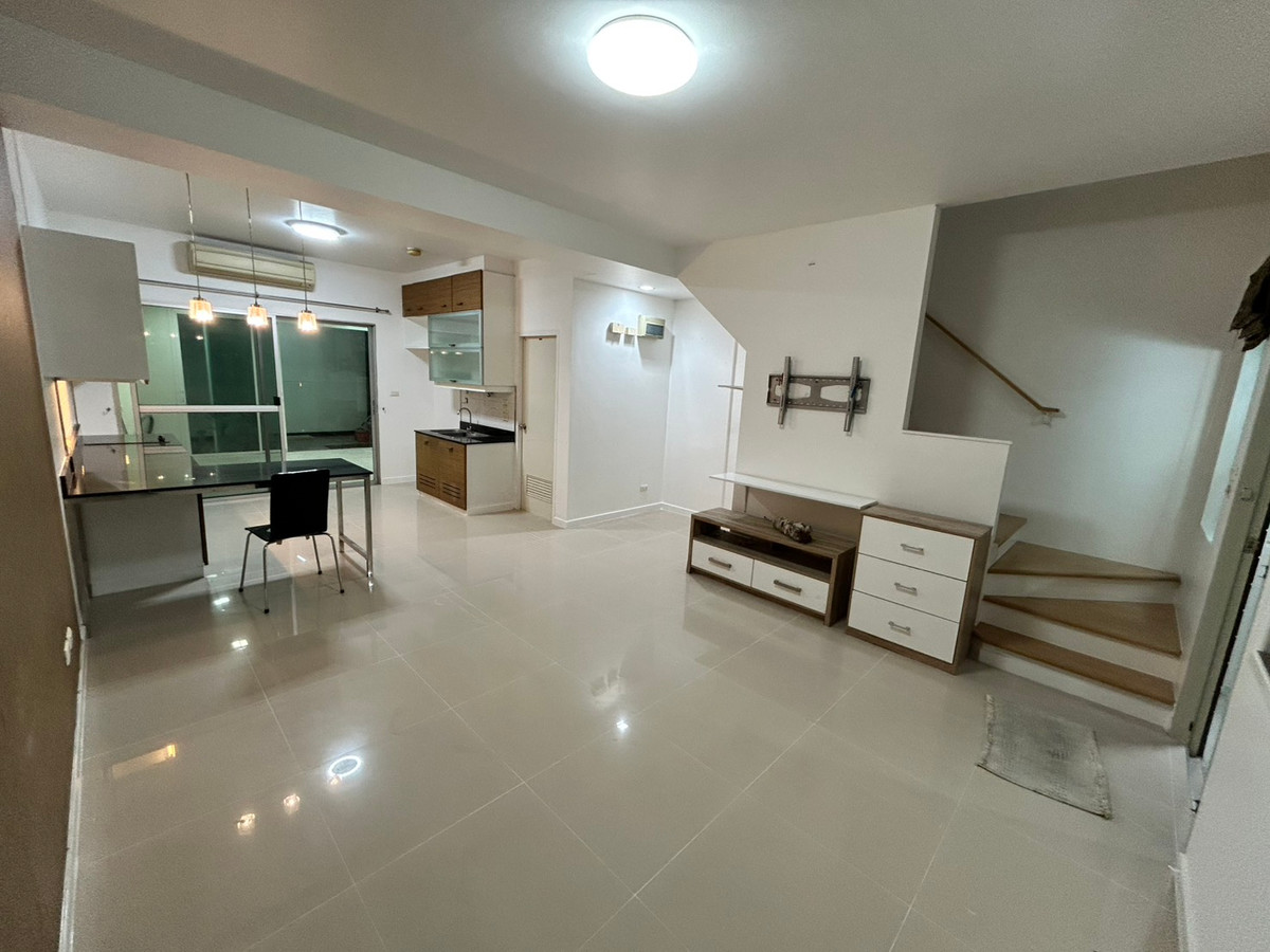 ขายทาวน์โฮมมีนบุรี-ร่มเกล้า : หมู่บ้าน บ้านใหม่ คู้บอน28 / 3 ห้องนอน (ขาย), Moo Baan Mai Khubon 28 / 3 Bedrooms (FOR SALE) PINP051